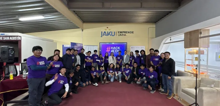 Comunidad de Hack4Edu reunida en la UNSA